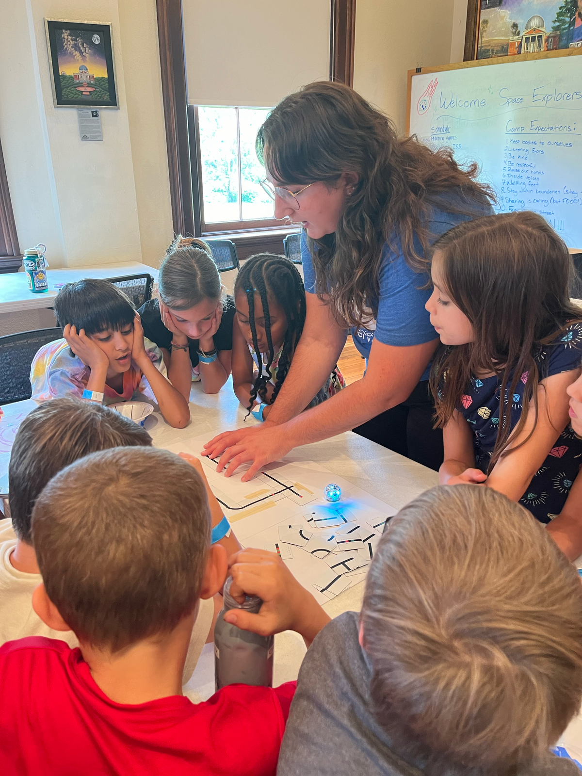 Mika with kids doing ozobots